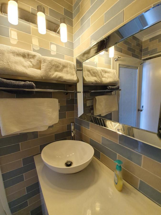 Just-4-You! Amazing Sea Views, Wifi, Fully Air-Conditioned, King Bed Vincentia Buitenkant foto